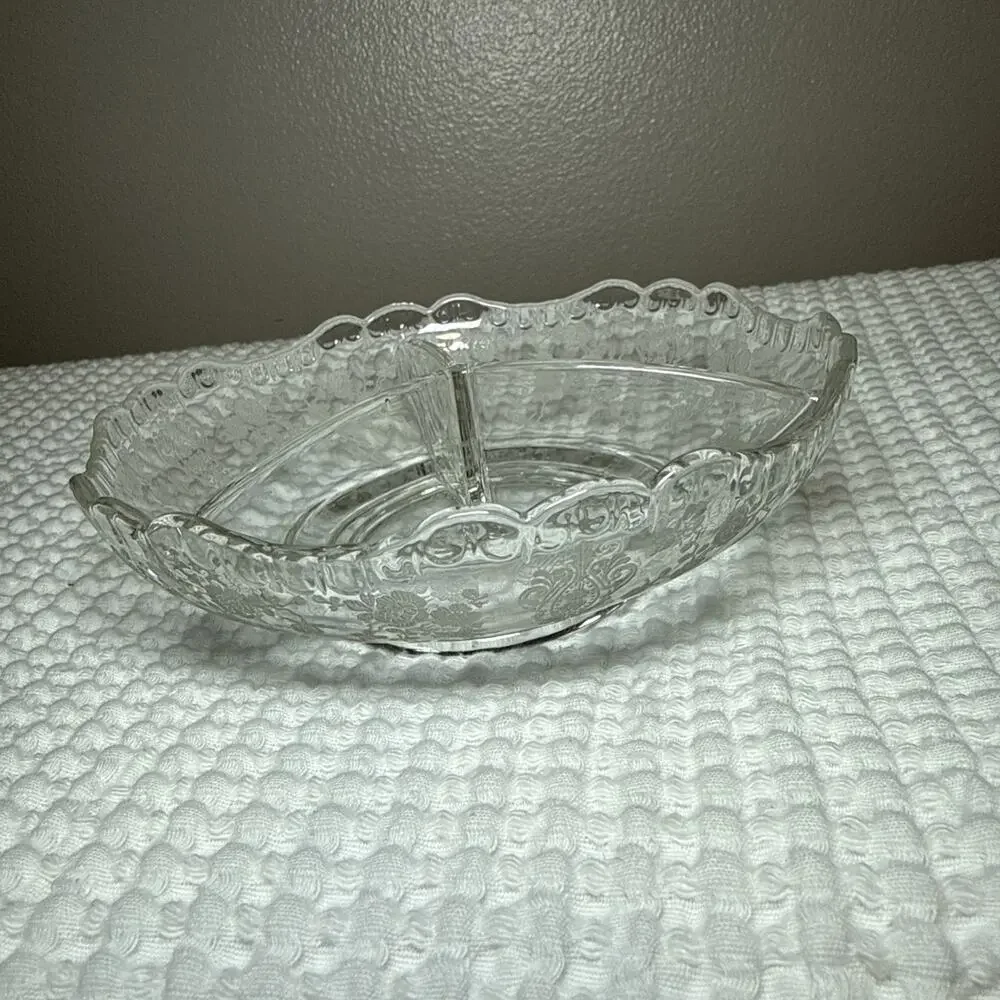Vtg Cambridge Rose Point Etched Glass Divided Dish/Relish Dish W/ Scalloped Edge